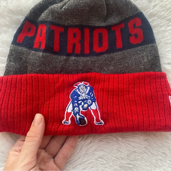 NEW ERA • Rare New England Patriots Sideline Knit Hat Pom Beanie - Picture 4 of 16